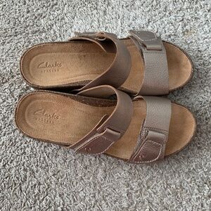 Clarks “Temira East” NIB size 8M Gold